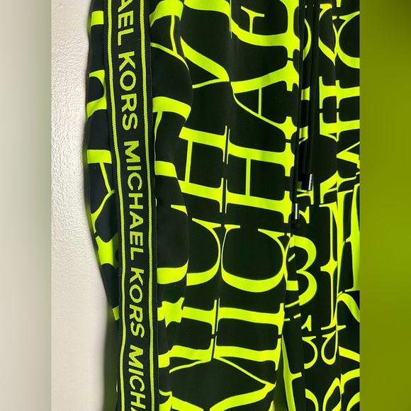 Michael Kors Newsprint Logo Cady Joggers Style #MU93H67BSG - Picture 7 of 13